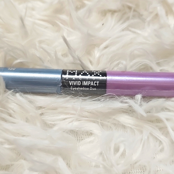 Max Factor Cosmetics Vivid Impact Eyeshadow Duo #130 Pink Cloud - Picture 5 of 5